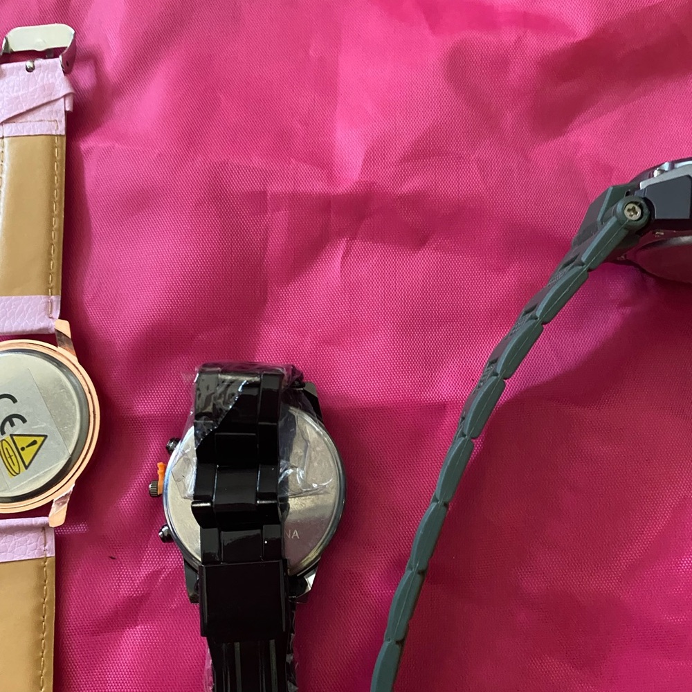 Set of Four Stylish Watches - Picture 6 of 13
